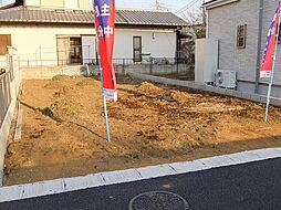 陽あたり・住環境良好の現地。道路を挟んですぐ公園があり、閑静な住宅地です。