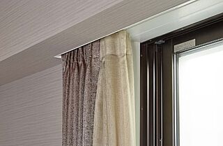 レーベン牛久VANTERRACE カーテンボックス