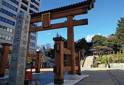 二荒山神社 約1,300m