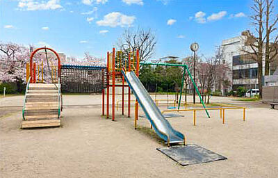 白銀町公園 約400m(徒歩5分)
