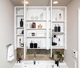 サーパス神宮レジデンス 三面鏡収納