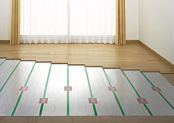 [TES温水式床暖房] リビング・ダイニングには東京ガスの温水循環システムTESによる床暖房を設置。 空気を汚さずホコリもたてないのでとてもクリーンな暖房です。