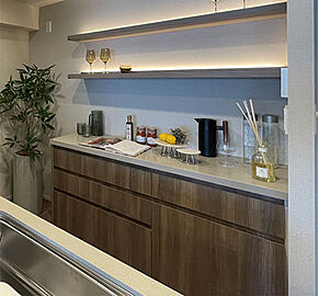 クレストプライムシティ南砂 カウンター付背面食器棚