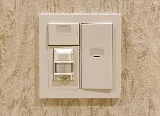 レ・ジェイド奈良三条通り 玄関人感センサー