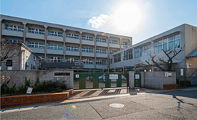神戸市立鷹匠中学校 約1,110m（徒歩14分）
