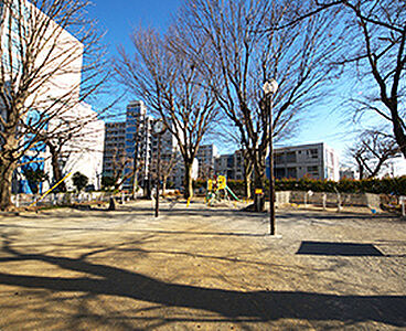 茨原西公園 約410m（徒歩6分）