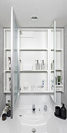 アルファスマート草津新浜町 三面鏡裏収納