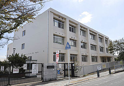 島本町立第三小学校 1工区：約350m（徒歩5分） 2工区：約220m（徒歩3分）