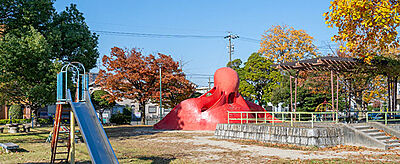 万町公園 約130m(徒歩2分)