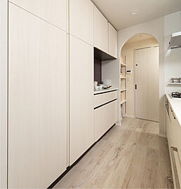 ルピアコート松戸五香 大型食器棚