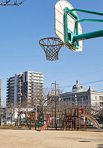 西新興町児童公園 約80m(徒歩1分)