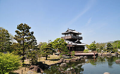 池田城跡公園 約570m（徒歩8分）