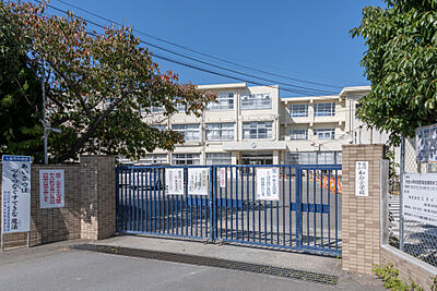 和白小学校 約1,580m(徒歩20分)