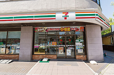 セブン-イレブン 伊勢佐木長者町駅前店 約80m（徒歩1分）