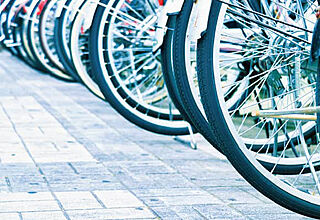 オーヴィジョン岩国麻里布 駐輪場、バイク置場を建物下に確保