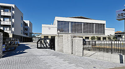 高松市立紫雲中学校(東門) 約1,600m(徒歩20分・自転車7分)