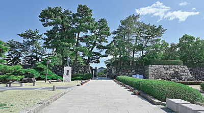 玉藻公園(西門) 約750m(徒歩10分・自転車3分)