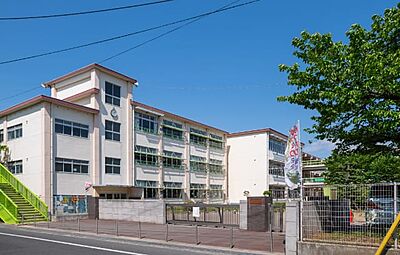 倉敷市立万寿小学校 約230m(徒歩3分)