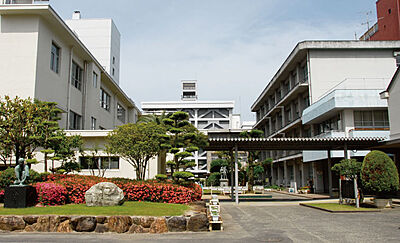 番町小学校 約700m(徒歩9分)
