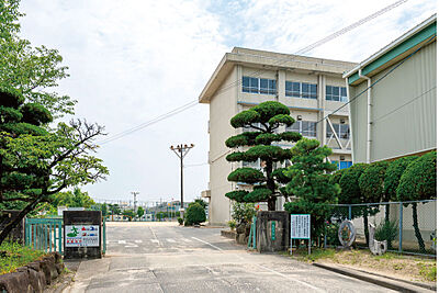 市立緑丘小学校 約760m(徒歩10分)