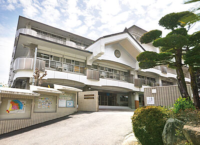 市立日比崎小学校 約560m（徒歩7分）