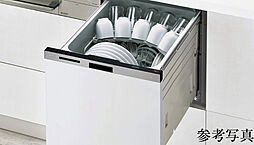 [食器洗い乾燥機] 食器の出し入れがしやすい引き出し式の食器洗い乾燥機を採用。手洗いに比べ節水も可能です。プラズマクラスターを搭載しています。