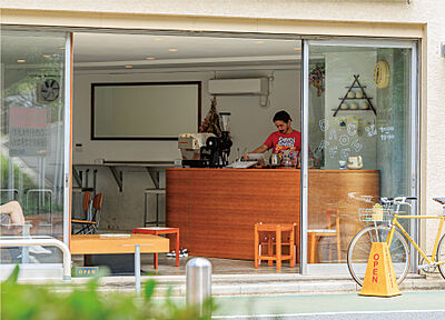 DAY COFFEE 約240m(徒歩3分)
