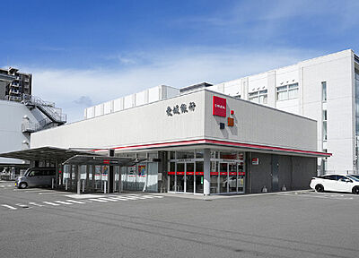 愛媛銀行 雄郡支店 約610m（徒歩8分）