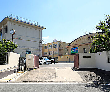 市立久世中学校 約1,480m(徒歩19分)
