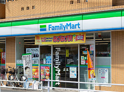 ファミリーマート 花月総持寺駅前店 約400m（徒歩5分）