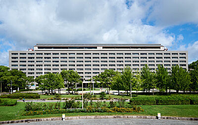 福岡県庁 約1,310m（徒歩17分）