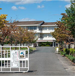 城東中学校 約2,030m(徒歩26分)