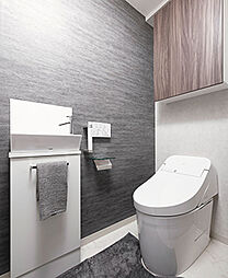 [ウォシュレット一体形トイレ] 便器は、汚れがつきにくく落ちやすいセフィオンテクト仕様を採用。※手摺の設置有無はタイプにより異なります。※1