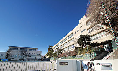横浜市立田奈小学校 700m（徒歩9分）