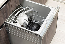 [ビルトイン式電気食器洗浄機] 食器の洗浄から乾燥までワンタッチでこなし、節水や手間を軽減する便利な設備です。※一部タイプ除く。