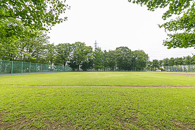 新田公園 O:約270m(徒歩4分) E:約270m(徒歩4分)