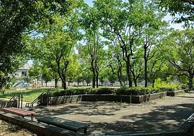 肥子池公園 約550m（徒歩7分）