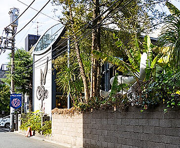 岡本太郎記念館 約410m（徒歩6分）