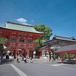 生田神社 約1,280m(徒歩16分)