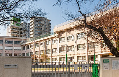 板橋第六小学校 約230m(徒歩3分)