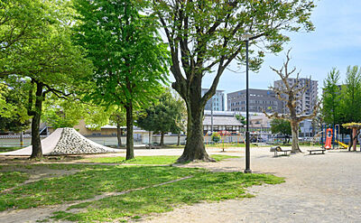 松原公園 約270m(徒歩4分)