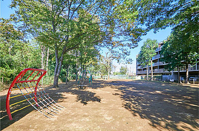 星の森児童遊園地 (徒歩9分)