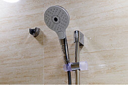 [コンフォートウェーブシャワー] ボタンひとつで3つのシャワーモードの切り替えが可能。心地よい刺激感と節水の両面を実現します。