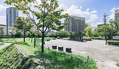 はなみずき広場 約570m(徒歩8分)