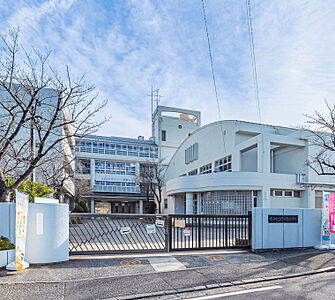 市立荏田西小学校 約40m（徒歩1分）
