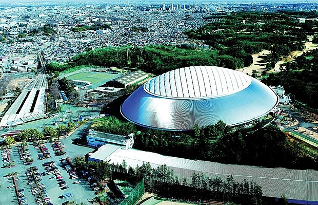 西武園線「西武園」駅まで640m 徒歩8分。駅の北側には西武園競輪場や西武園ゆうえんち、東側には「八国山」や「東村山菖蒲まつり」が開かれる「北山公園」などがレジャースポットが広がります。