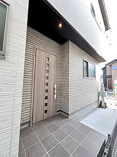 【18号棟／玄関】