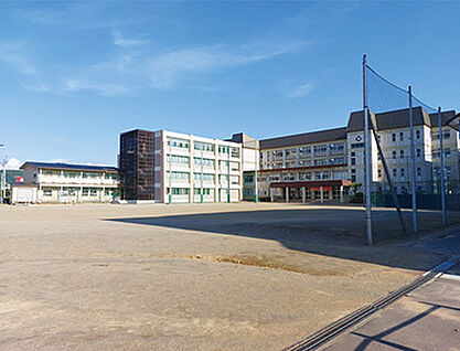 仙北中学校 約1850m