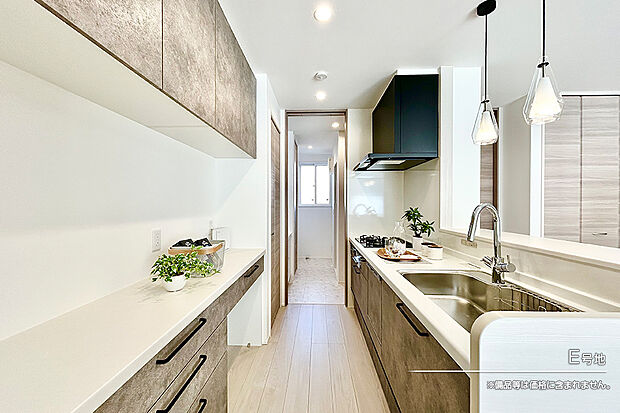 【E号地 キッチン】E号地