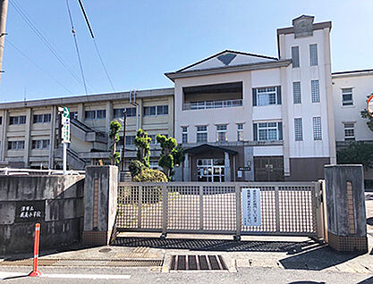 成美小学校 約1670m